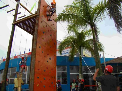 PAREDE ALPINISMO EVENTO CORPOR