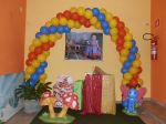 festa galinha pintadinha,entrada do salão caixa de presentes
