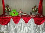 Mesa do bolo em vermelho