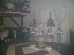 Mesa de vidro em lilás