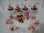 bonequinha para aniversário de 1 aninho e as ursinhas para colocar espalhadas no bolo ( o potinho de vidro como lembracinha ) cód: 3065