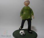 Vovó jogando futebol. cód: 3111