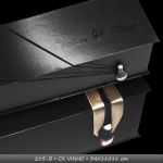 MOD 215B - CAIXAS P/VINHO, BEM-CASADOS, LEMBRANÇAS. Tampa em papel laminado, impressão hi-print/alto-relevo em verniz. Fechamento com fita de cetim. miniatura de garrafa de vinho ou outra a escolha.