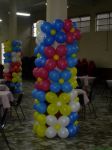 C 011 - COLUNAS REVESTIDAS COM BALÕES EM FORMATO DE FLORES