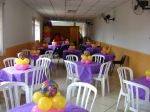 AMBIENTE DECORADO COM CENTRO DE MESA COM BALÕES METALIZADOS