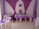 Visão: mesa de convidados, doces e lembrancinhas