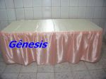 Mesa 2 metros com toalha salmão e champanhe
92