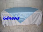 Mesa 2 metros com toalha branca com azul claro 105