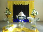 Decoração c/ mesa vidro tampo redondo
amarelo ouro c/ preto B12