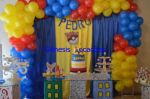 Decoração Pokémon e armário.
F10