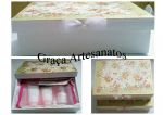 Caixa em MDF, tamanho personalizado pela cliente, em dècoupage, para madrinhas do casamento. Feito sob medida!