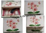 Caixa em MDF, tamanho personalizado pela cliente, em dècoupage, para madrinhas do casamento. Feito sob medida!