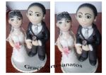 Noivos em biscuit para topo de bolo de casamento.