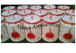 Latas de Pomarola/Tarantela, recicladas. Pintadas com dècoupage e acabamento na tampa com pedra em acrílico.
