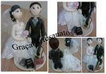 Noivos em biscuit para topo de bolo de casamento. Caracterizados.