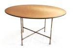 Mesa com tampo em MDF e pés de ferro