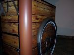 Food bike com caixa térmica para exposição e degustação de vinhos.