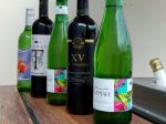 Food bike com caixa térmica para exposição e degustação de vinhos.