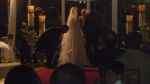 arrumando a noiva no altar