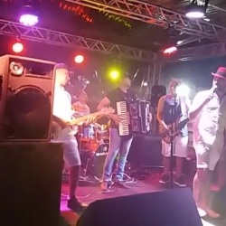 Palco pra apresenta��es: Pagode, Forr�, Sertanejo, P� de serra.