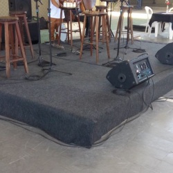 Tablado de 30cm para apresentar bandas