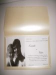 Envelope Open End, Convite com foto em preto e branco dos noivos em um dos lados e texto no lado oposto.