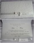 Convite 11x21cm.
Envelope em papel paper plate branco 240gr, impresso em opaline 180gr, finalizao fita gorguro com lao chanel.