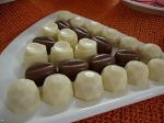 Mini Bombom Rovesciato
Mini Bombom, Invertido, por dentro � Chocolate ao leite nos sabores: Menta, Uvas Passa, Nozes, Castanha do Par�, Caju, Amendoim e Crocante. E Cobertura de Chocolate Branco.


