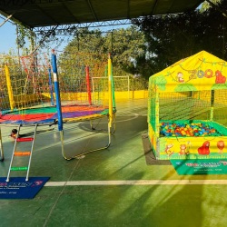 Cama El�stica Media e Piscina de Bolinhas