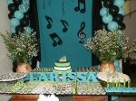 festa com notas musicais
