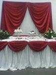 Mesa do bolo em vermelho
