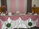 Mesa do bolo estilizada para noivado e ch de beb nas cores rosa, marrom e branco)