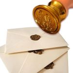 Lacre seus envelopes a cera! Desenho: flr Cor: dourado