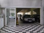 Frente da garagem e showroom de Moema.