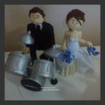 cd:N197 noivo baterista e noiva com sapatinho roxo na mo....