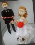 Cd:N223 noiva puxando o noivo pela corda com sim na boca, e cachorrinho sempre pertinho da noiva..