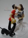 Suellen  beijando Emerson um cachorrinho mordendo o p do noivo e o outro no colo empurrando o noivo para eles no se beijar, cd: 362