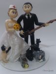 Noiva enfermeira e noivo com a guitarra, junto com seus bichinhos. cd: 414