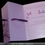 MOD 201B - DREAM - 20X20cm - papel Lilac, impresso em alto-relevo, ilustraes e texto, fechamento c/fita de cetim/organza 