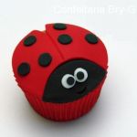 Cupcake em forma de joaninha