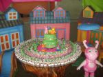 mesa com doces e bombons