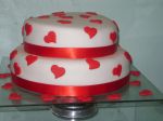 bolo de casamento branco e vermelho