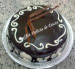 Torta mesclada brigadeiro branco, brigadeiro preto.
