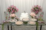 delicada a decoração desta mesa em tons rosa, é completa em sí e de bom gosto.Doc.3-CC