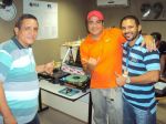 dj fabricio mid back com os locutores da rdio 99 fm.