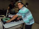 eu tocando na rdio 99 fm.