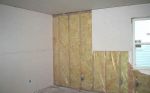 Paredes de gesso acartonado Drywall com l� de vidro para isolamento ac�stico.