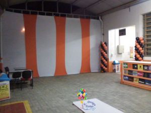 Decoração com malha (lycra) realizada na faculdade Pitágoras