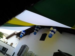 Decoração com tema Brasil (verde, amarelo, azul e branco) realizada em Jundiaí
