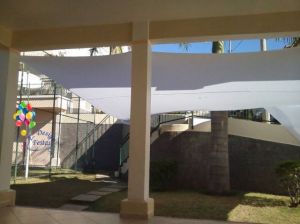 Decoração utilizando malha tensionada branca no condomínio Giorno de Sole II em Jundiaí